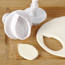 Udstikkere med pr�g 3 stk. blad, diam. 3,4+4,4+4,9 cm, hvid